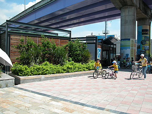 腳踏車租借站及標示牌