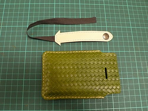 綠色筆記本及手機套